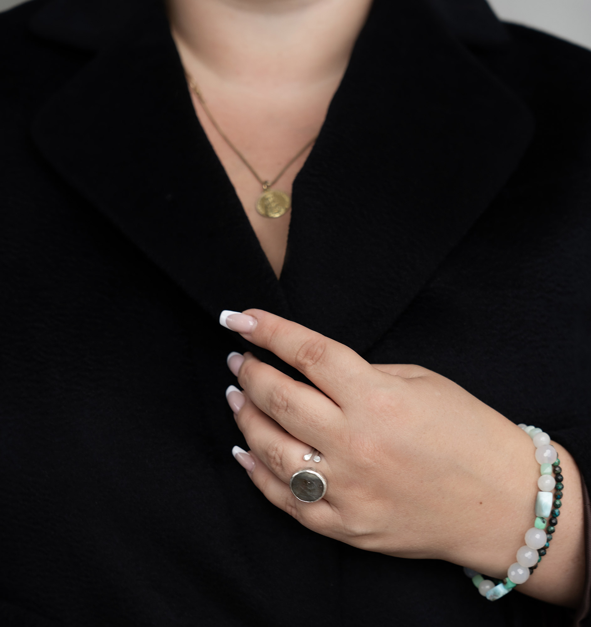 черный цвет одежды