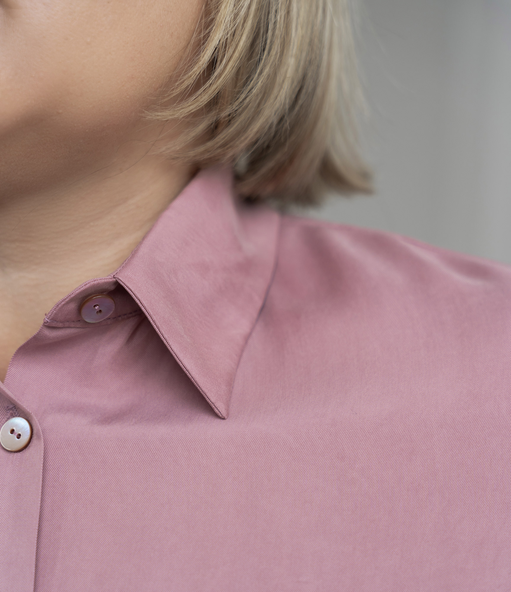 розовая рубашка