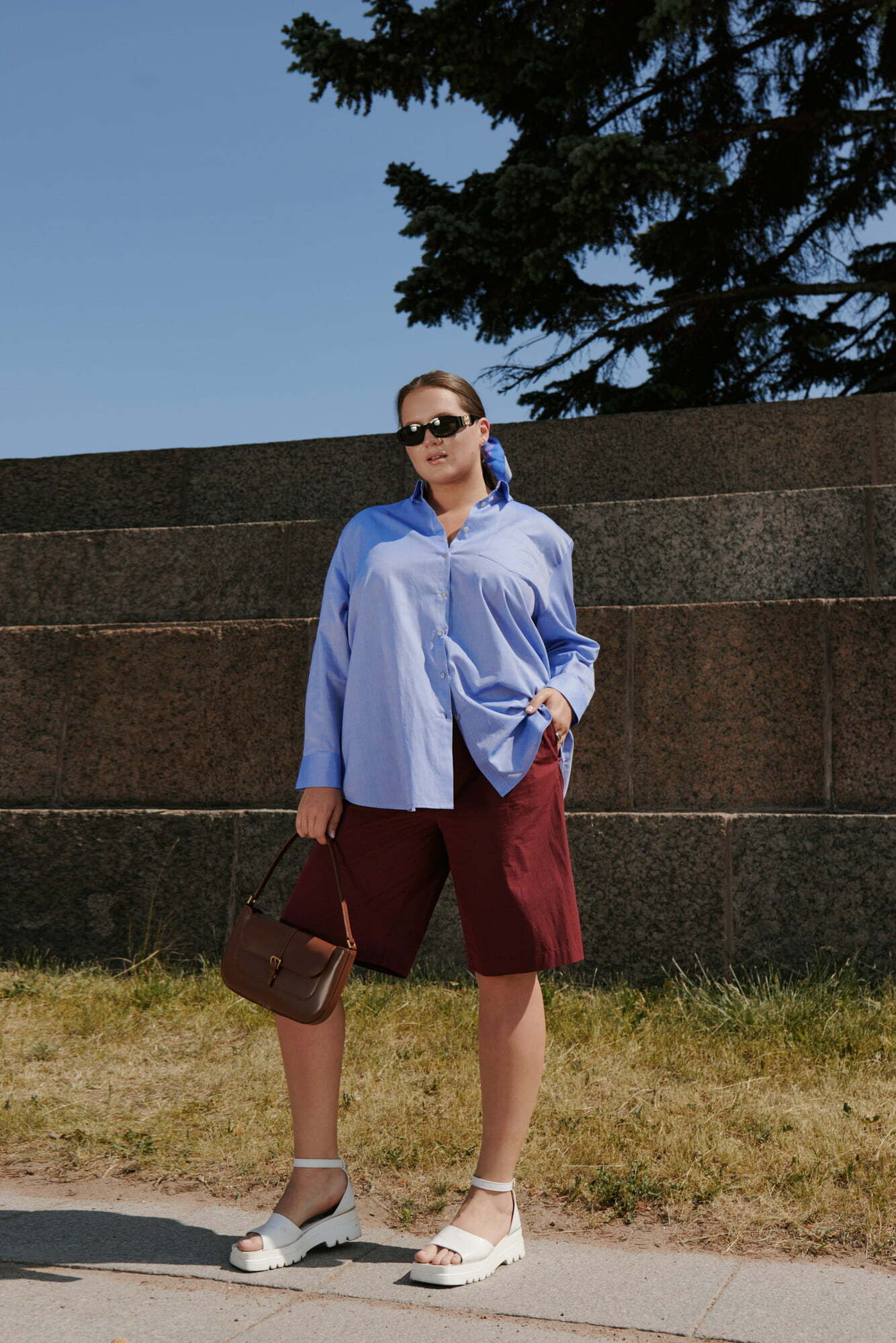 Тренды, с чем женщинам носить рубашку