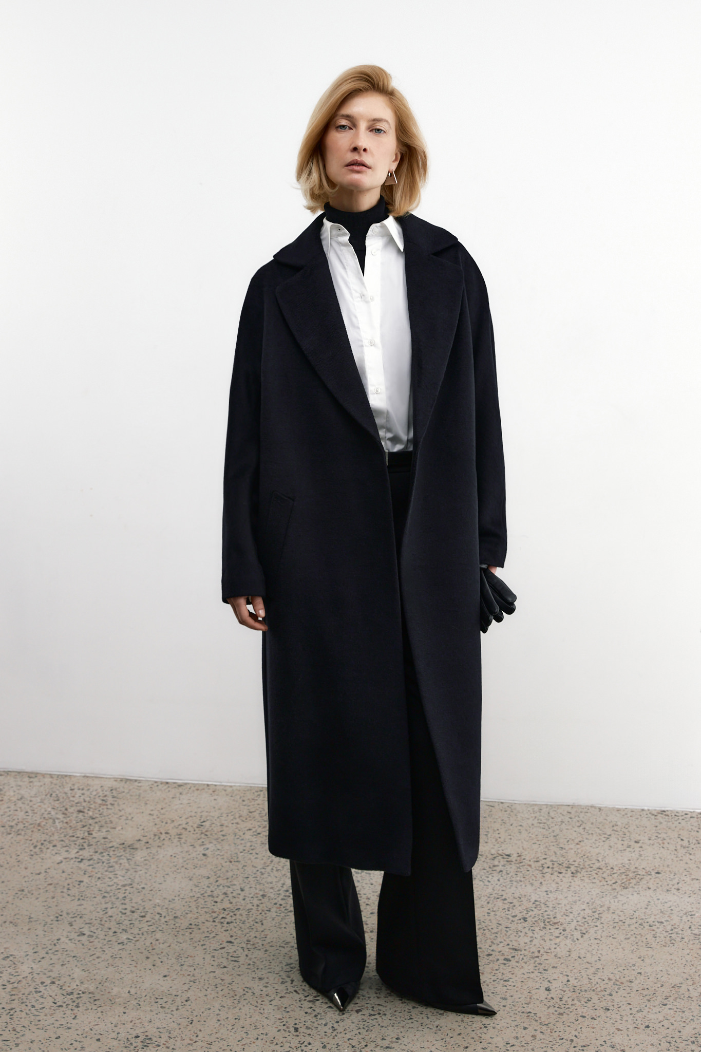 Черное пальто