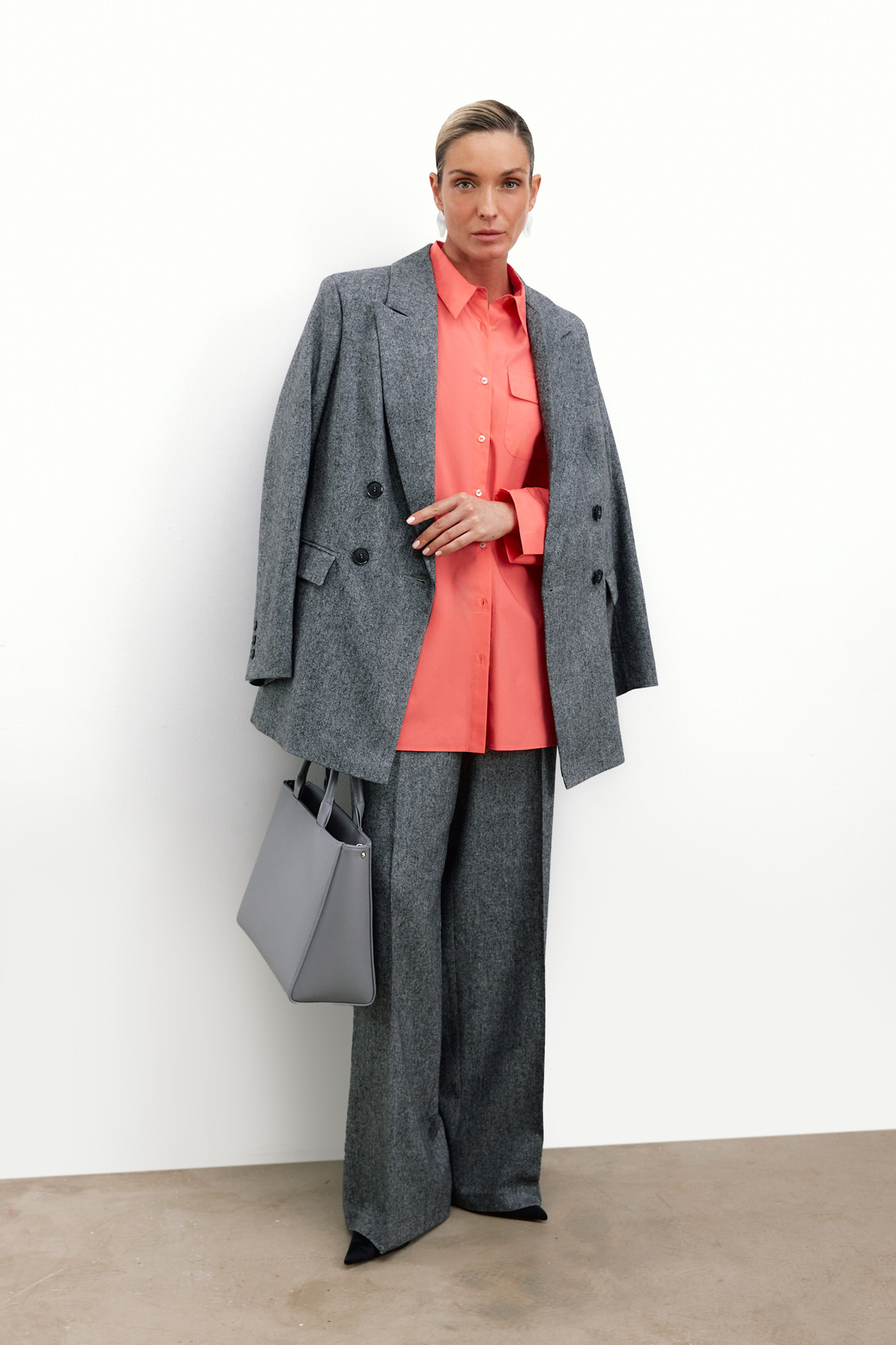 Серый жакет женский